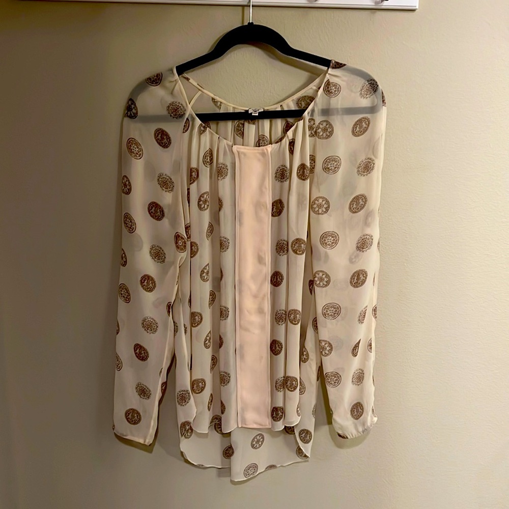 Aritzia size Medium blouse. Beautiful and flowy. In great condition.